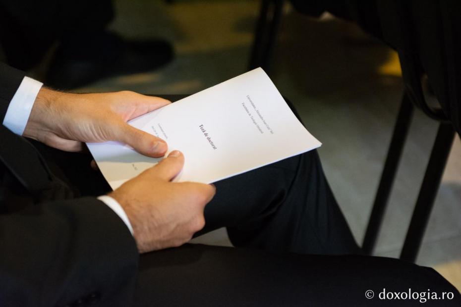 Rezumatul tezei de doctorat a părintelui Elisei Nedescu / Foto: Mihail Vrăjitoru