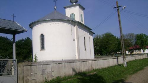 Biserica - vedere exterioară