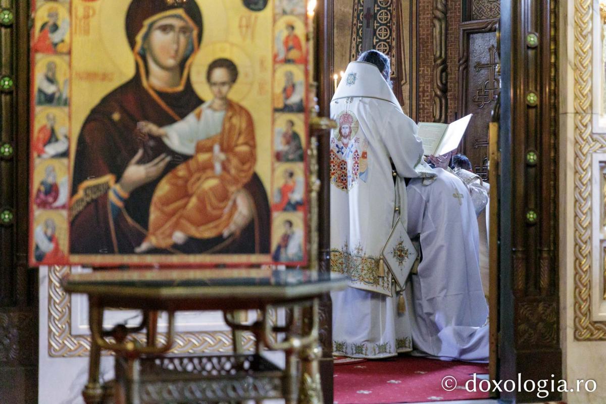 Liturghie Arhierească în debutul celei de-a șasea ediții a Festivalului de Muzică Bizantină de la Iași / Foto: pr. Silviu Cluci